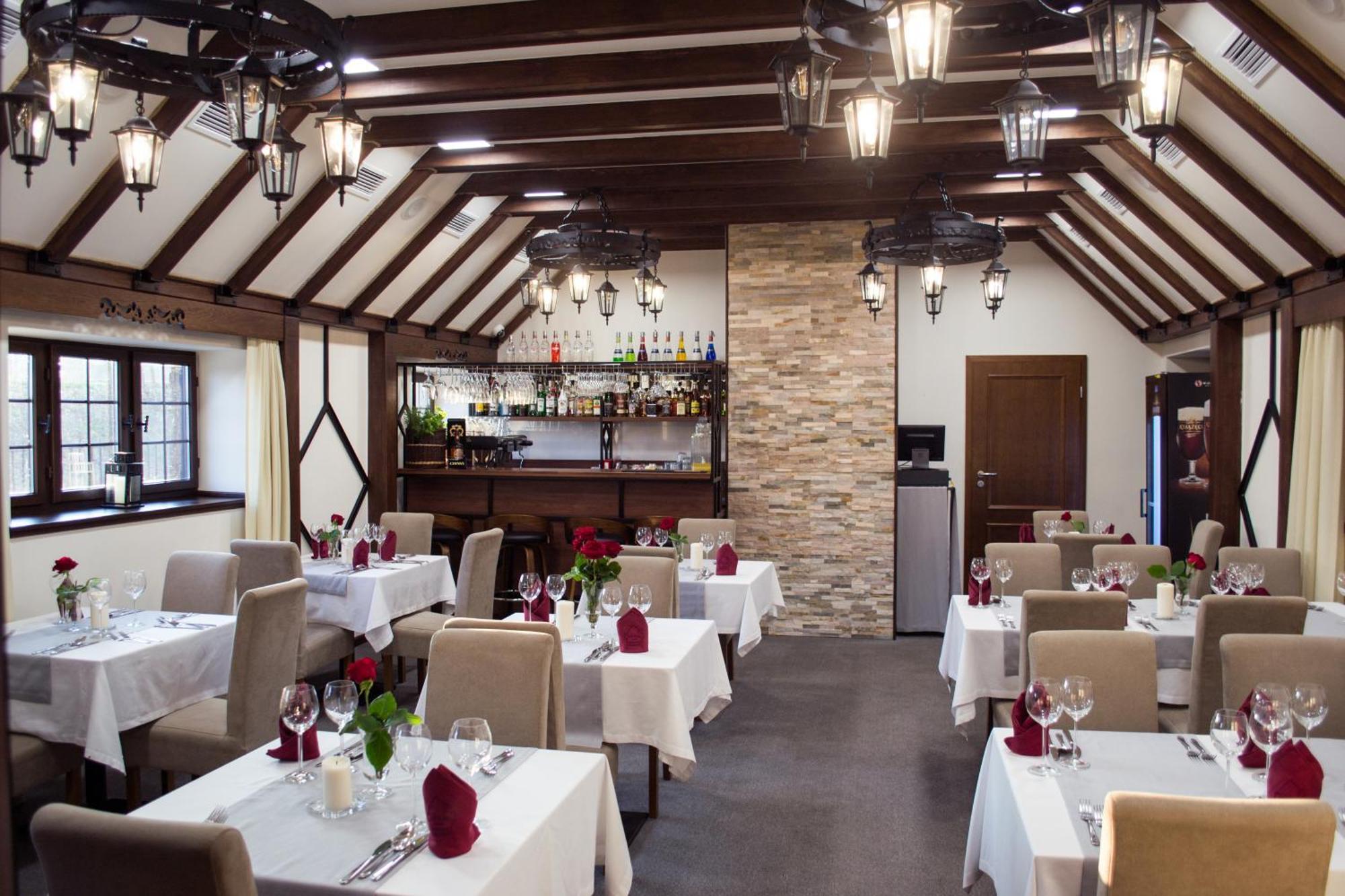 Hotel & Spa **** Kasztel อูเนียยูฟ ภายนอก รูปภาพ
