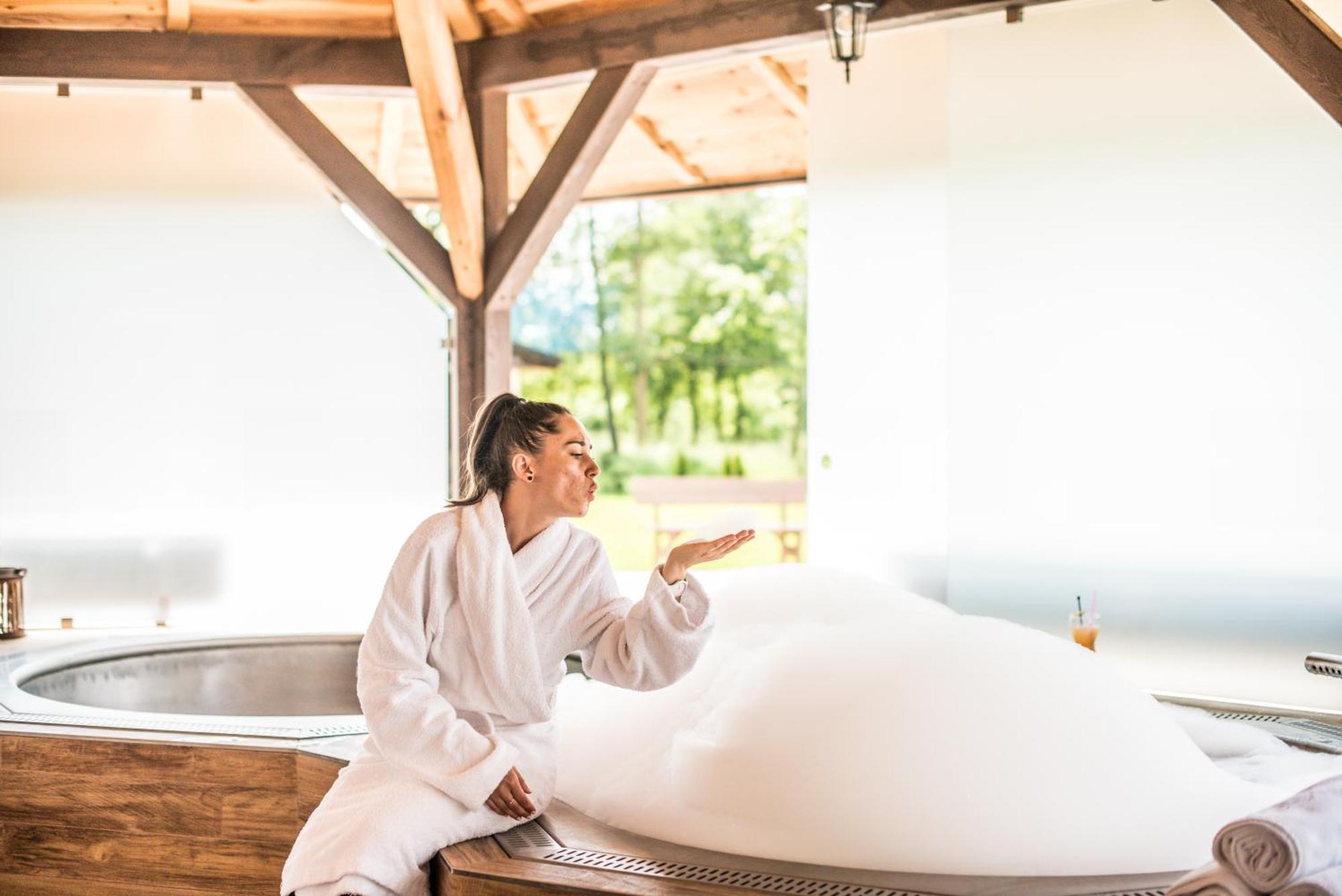 Hotel & Spa **** Kasztel อูเนียยูฟ ภายนอก รูปภาพ