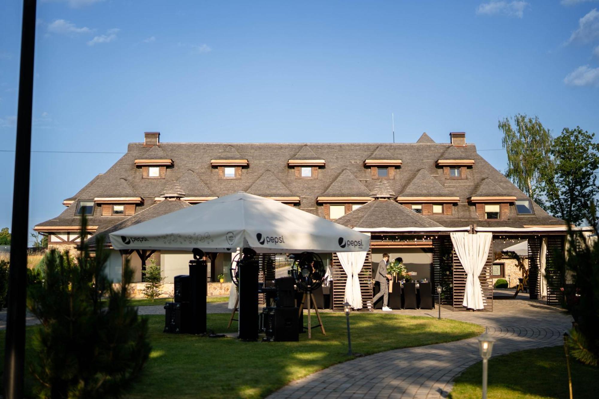 Hotel & Spa **** Kasztel อูเนียยูฟ ภายนอก รูปภาพ