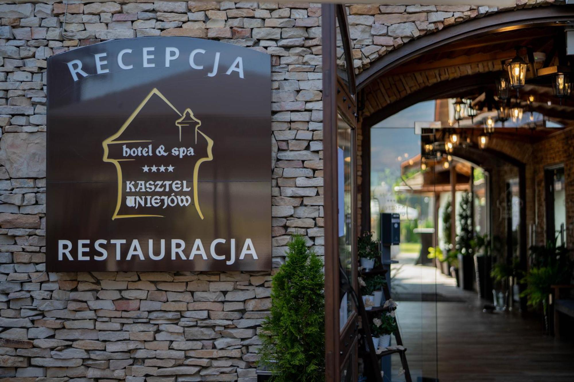 Hotel & Spa **** Kasztel อูเนียยูฟ ภายนอก รูปภาพ