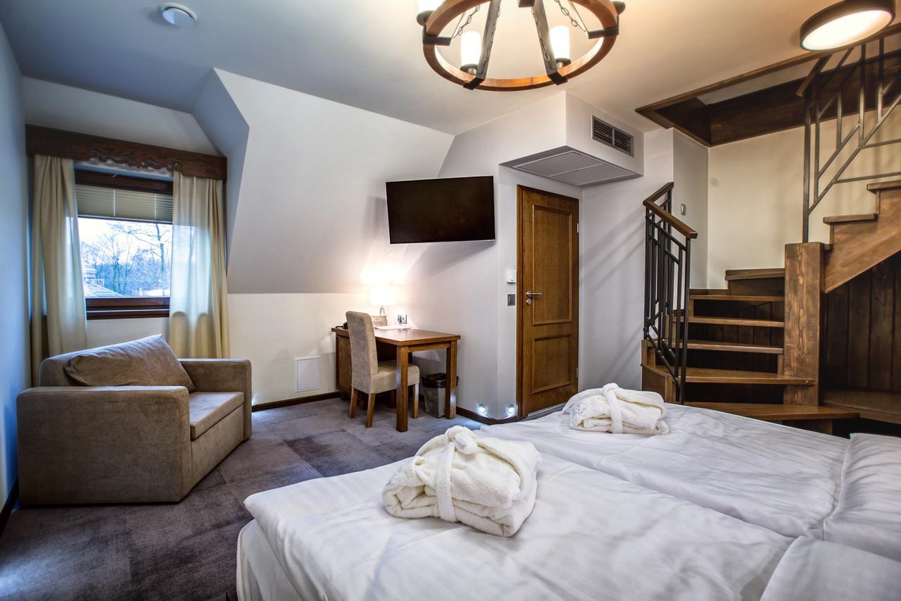 Hotel & Spa **** Kasztel อูเนียยูฟ ภายนอก รูปภาพ