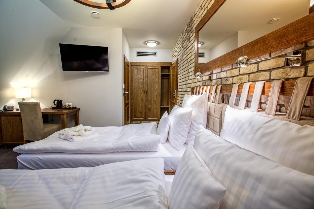 Hotel & Spa **** Kasztel อูเนียยูฟ ภายนอก รูปภาพ