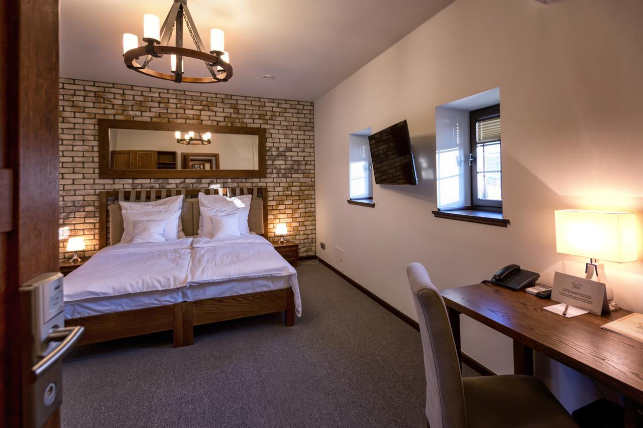 Hotel & Spa **** Kasztel อูเนียยูฟ ภายนอก รูปภาพ