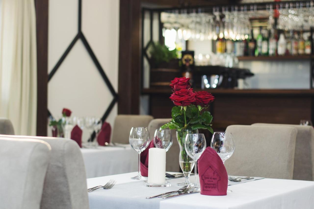Hotel & Spa **** Kasztel อูเนียยูฟ ภายนอก รูปภาพ