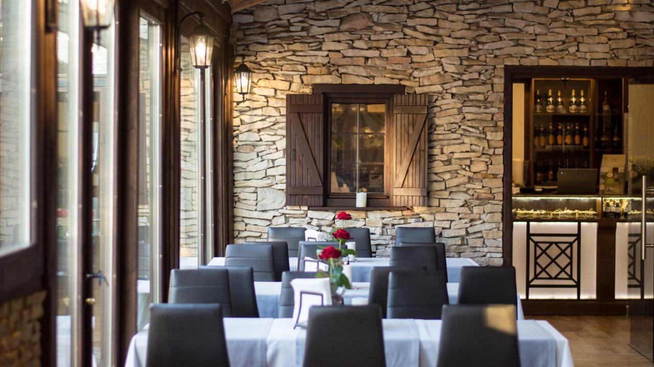 Hotel & Spa **** Kasztel อูเนียยูฟ ภายนอก รูปภาพ
